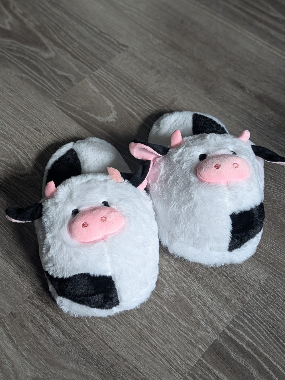 ANIMAL SLIPPERS | plush cow slippers